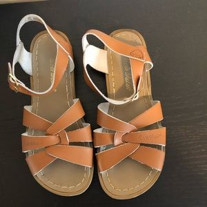 Saltwater sandals sz 7